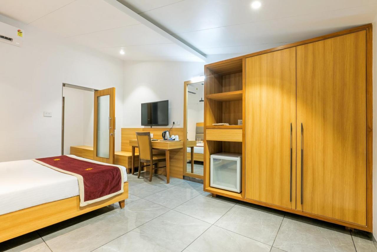Gold Beach Villa Daman Esterno foto