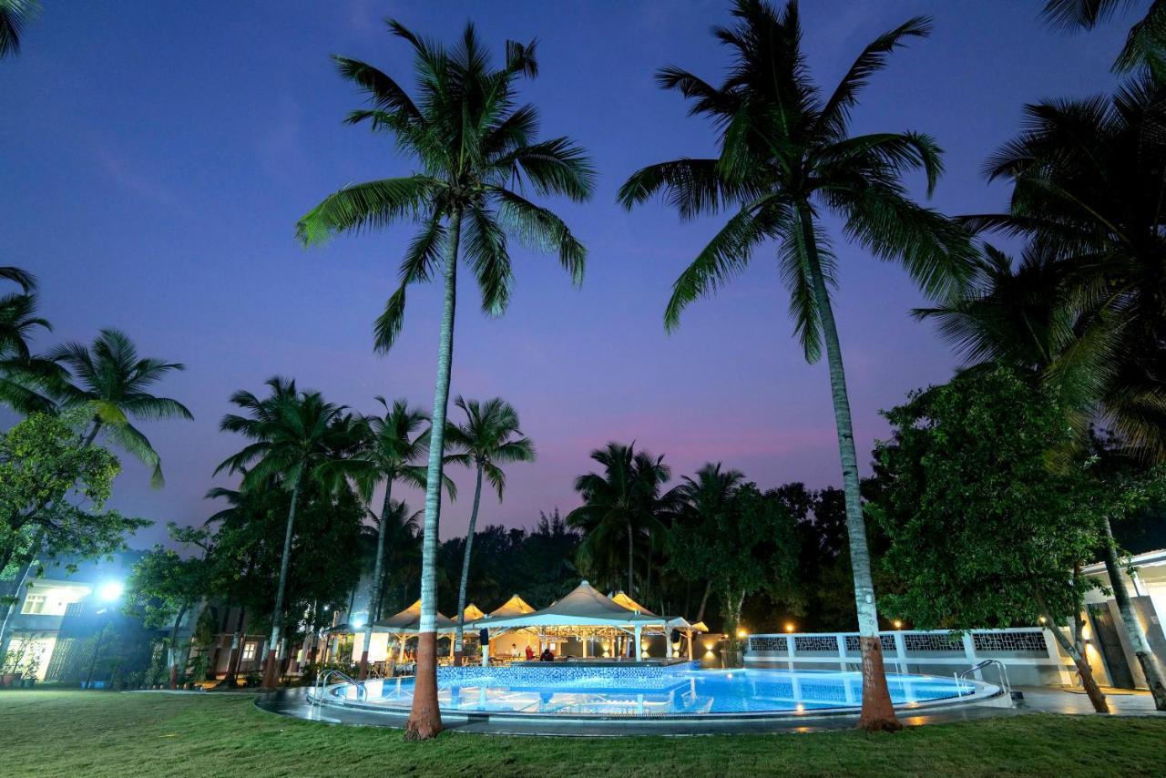 Gold Beach Villa Daman Esterno foto