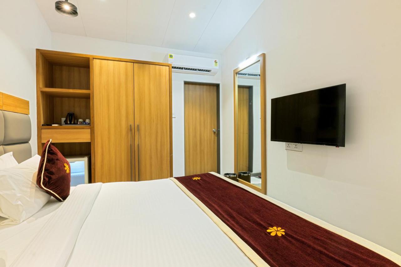 Gold Beach Villa Daman Esterno foto