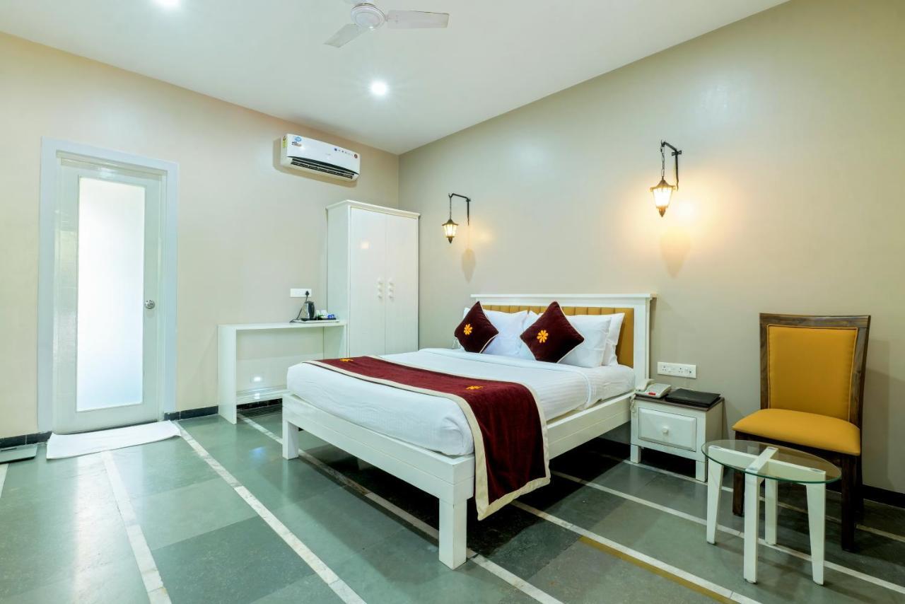Gold Beach Villa Daman Esterno foto