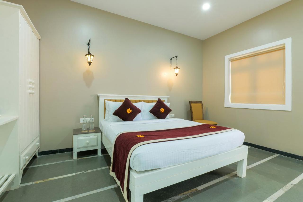 Gold Beach Villa Daman Esterno foto