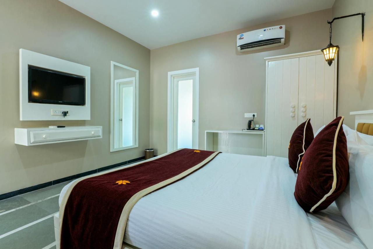 Gold Beach Villa Daman Esterno foto