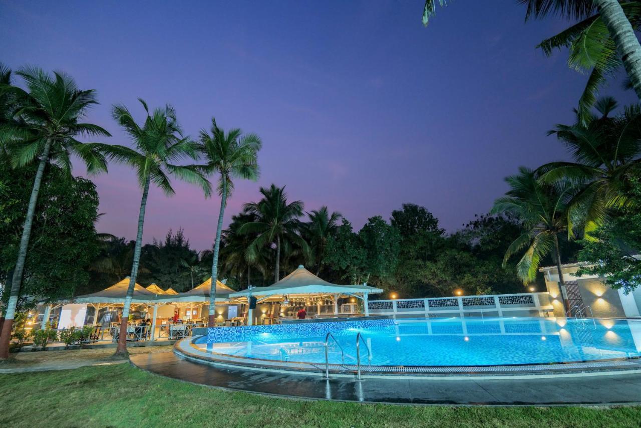 Gold Beach Villa Daman Esterno foto